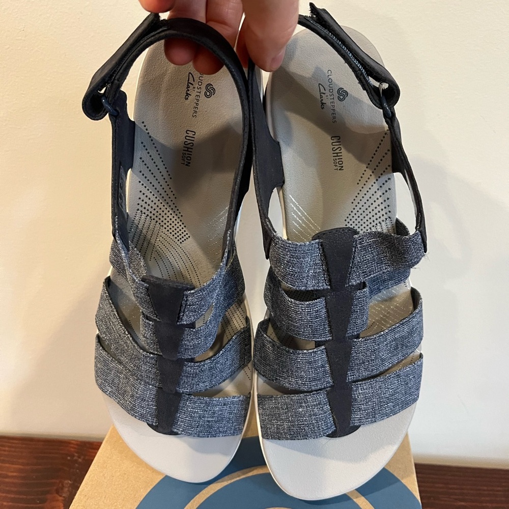 New Clarks Cloudsteppers Arla Shaylie Womens Strappy Sandals Shoes Size 10 - Picture 4 of 6